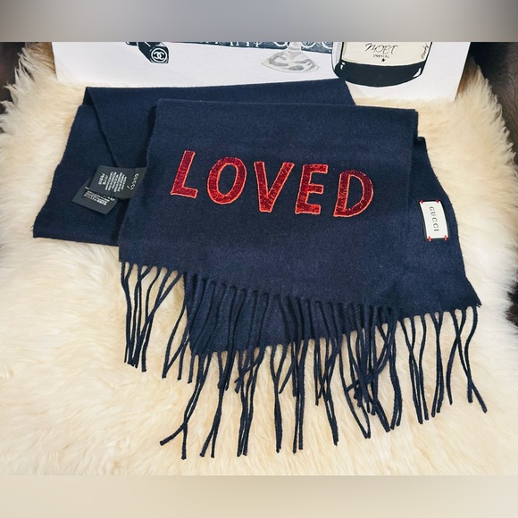 ๐ GUCCI LOVED Sequence SCARF Unisex 100% Polyester - Picture 1 of 10